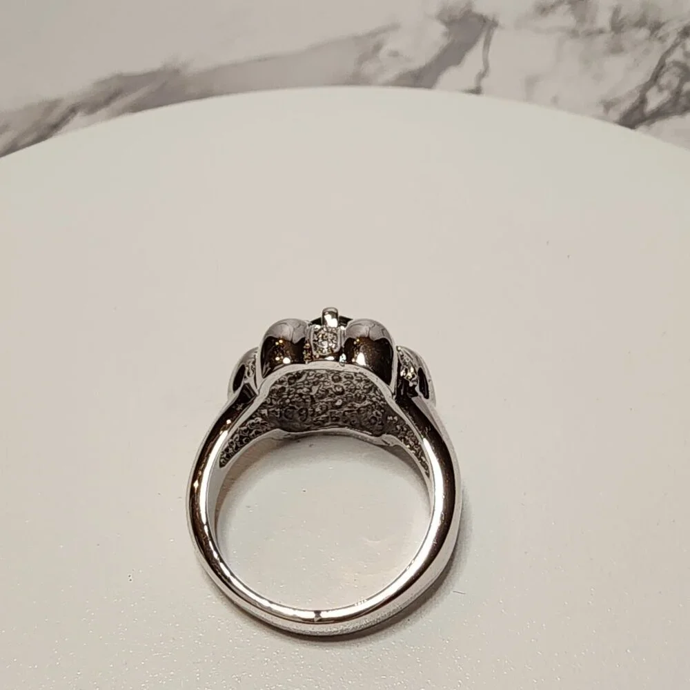 Flower Bud Fashion Ring with Green Stone